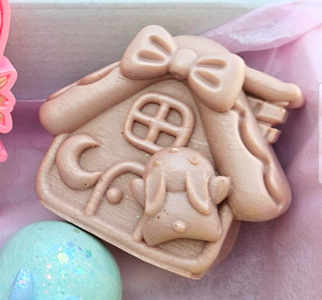 Hot Cross Buns EXCLUSIVE Wax Melt House - One Available